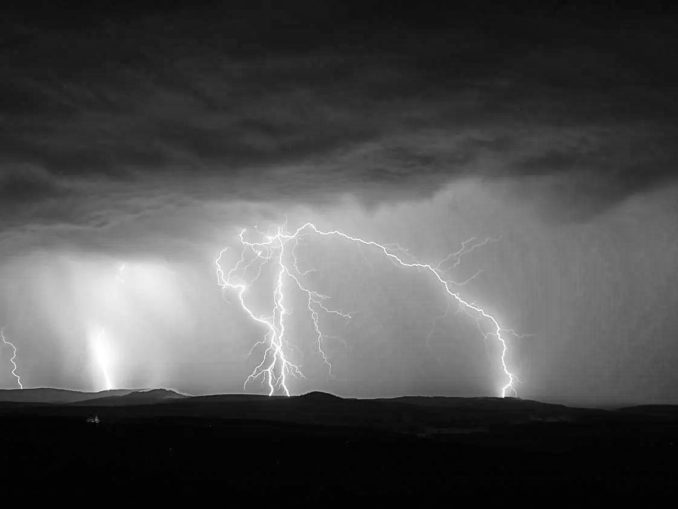 Ist Stromausfall höhere Gewalt? Blitz
